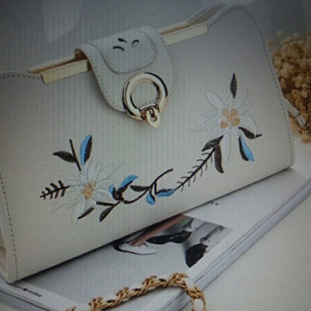 Flower/Crossbody Purse NWOT.